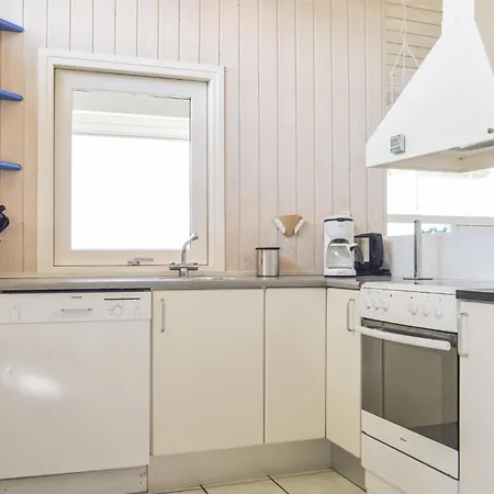 Cozy In Hjorring With Kitchen