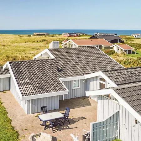 Cozy In Hjorring With Kitchen Lønstrup